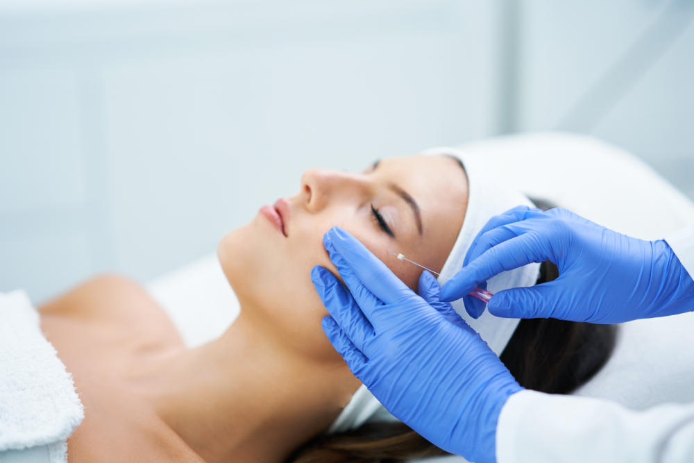 Specialist performing a PDO threads procedure on a patient’s face.